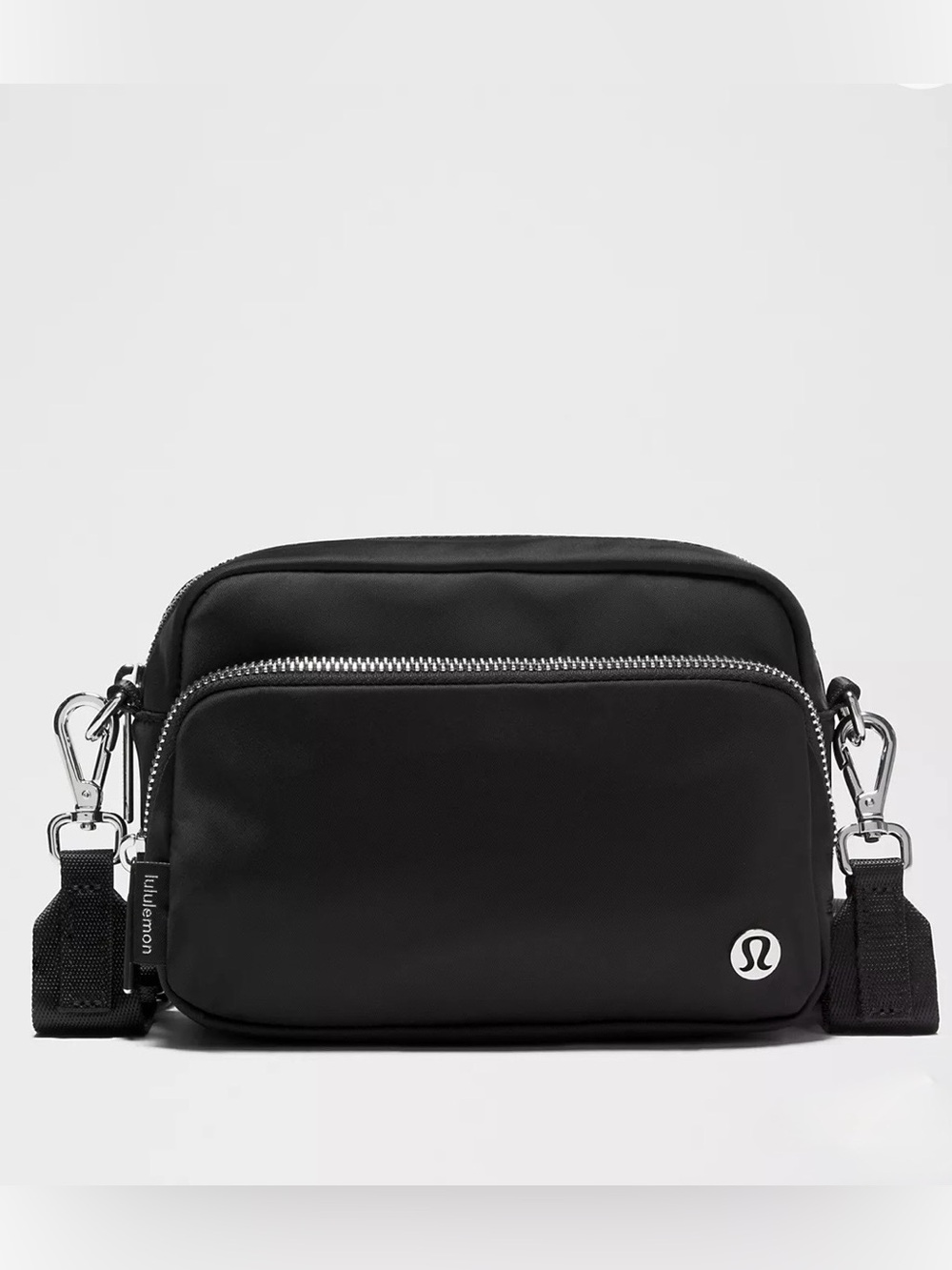 Lululemon Everywhere Crossbody Bag 2L
Metal Hardware in Black/Silver Preloved
